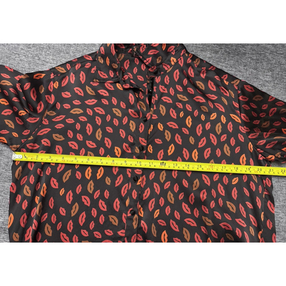 Johnny Was Amora Boxy Charmeuse Shirt Black Lips Print Silk Size XS(flaw) - Picture 7 of 10